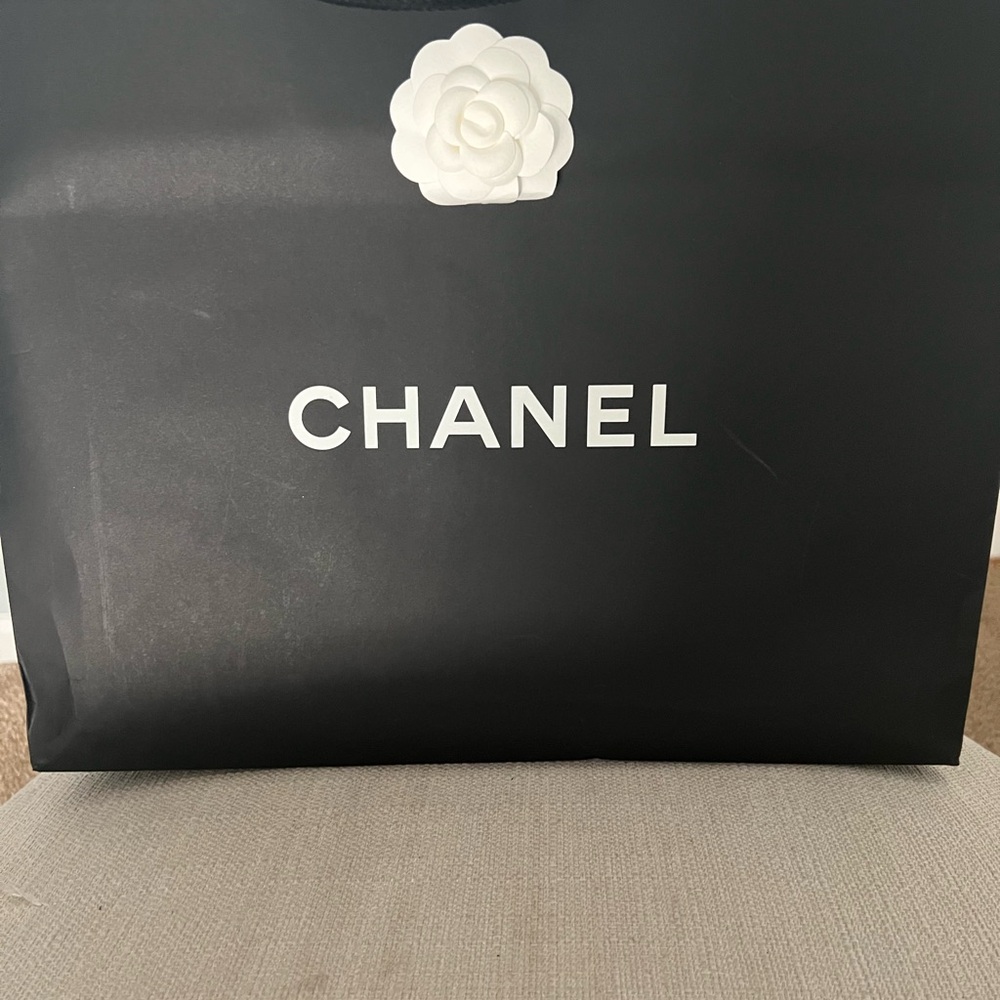 CHANEL - Picture 8 of 9